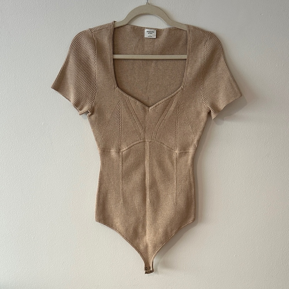 Abercrombie & Fitch Tan Ribbed Short Sleeve knit Bodysuit womens L large